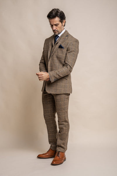 HOUSE OF CAVANI ALBERT BROWN SHORT TWEED THREE PIECE SUIT