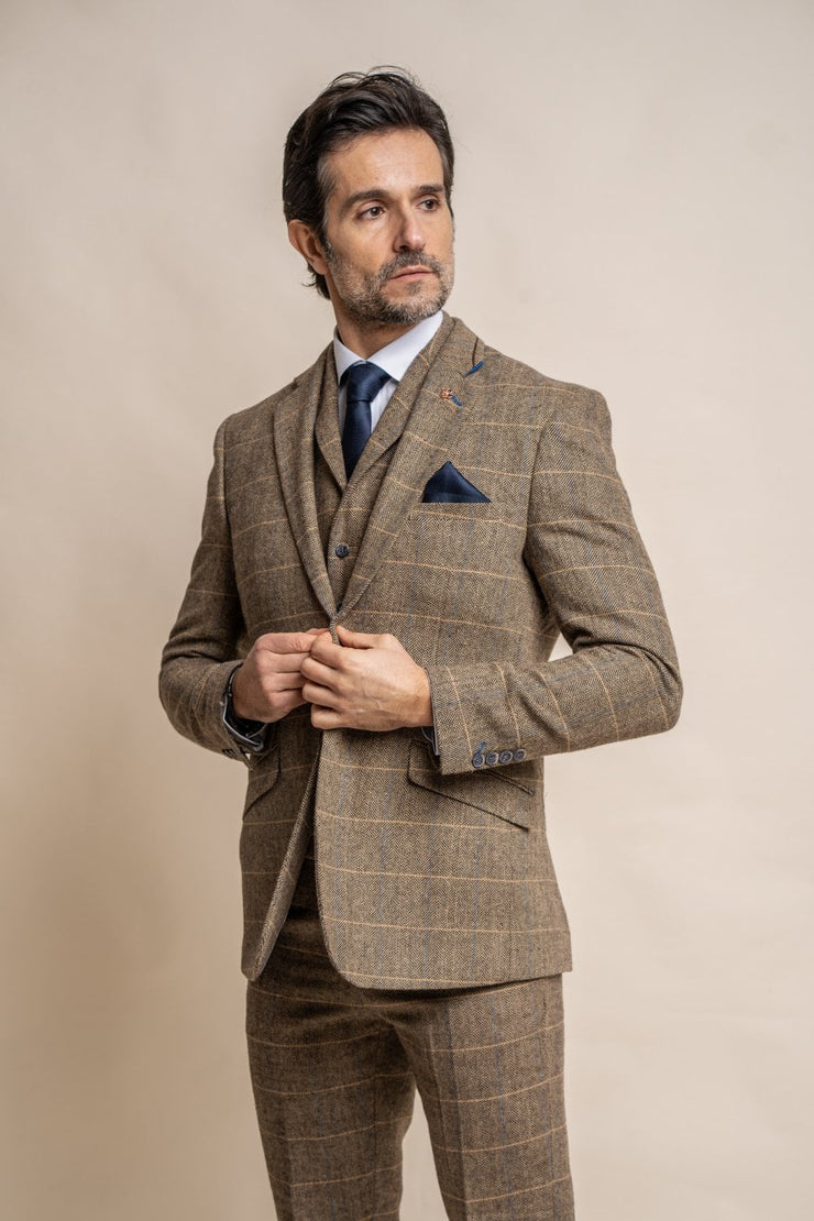 HOUSE OF CAVANI ALBERT BROWN SHORT TWEED THREE PIECE SUIT