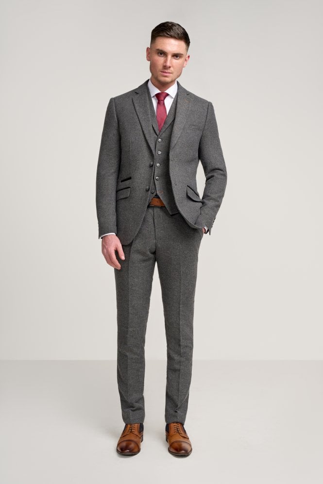 HOUSE OF CAVANI
Cosmo Three Piece Suit