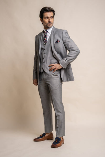 HOUSE OF CAVANI REEGAN GREY SHORT THREE PIECE SUIT