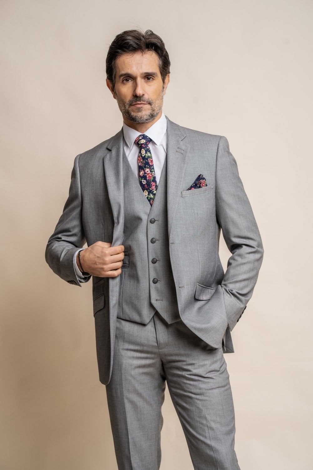 HOUSE OF CAVANI REEGAN GREY SHORT THREE PIECE SUIT